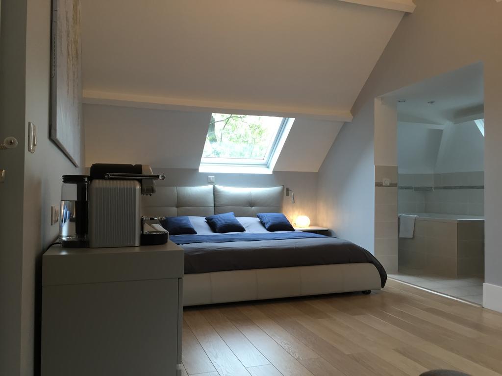 Chateau De La Folie Trie-Chateau Room photo