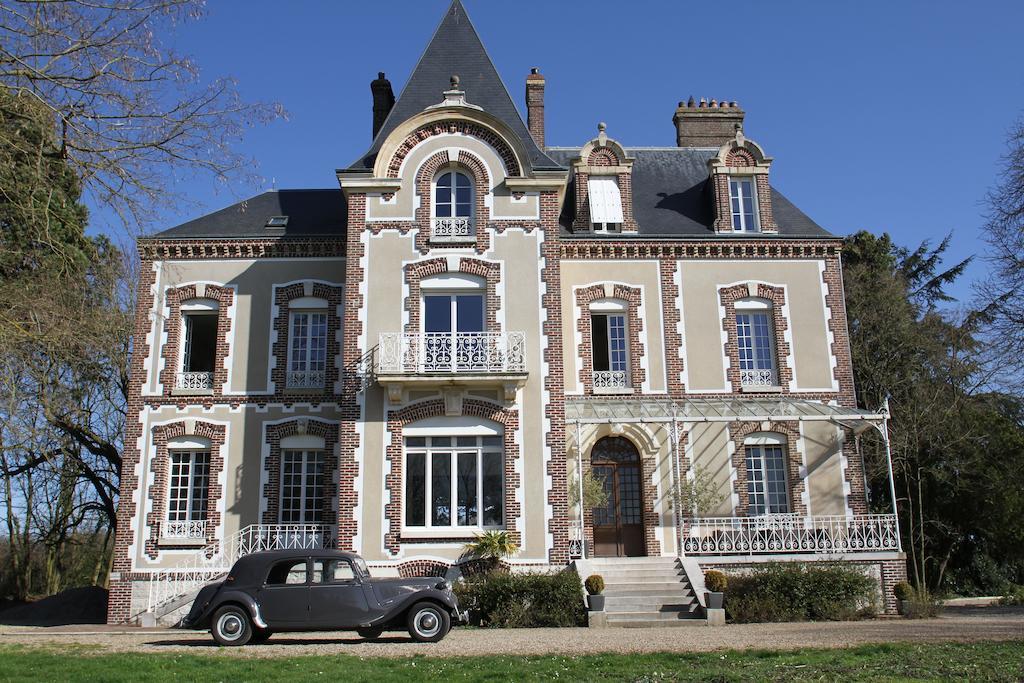 Chateau De La Folie Trie-Chateau Exterior photo