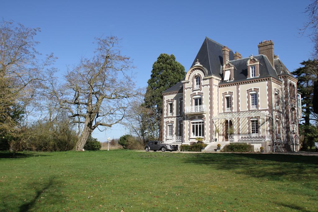 Chateau De La Folie Trie-Chateau Exterior photo