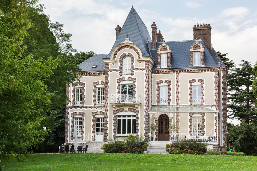 Chateau De La Folie Trie-Chateau Exterior photo